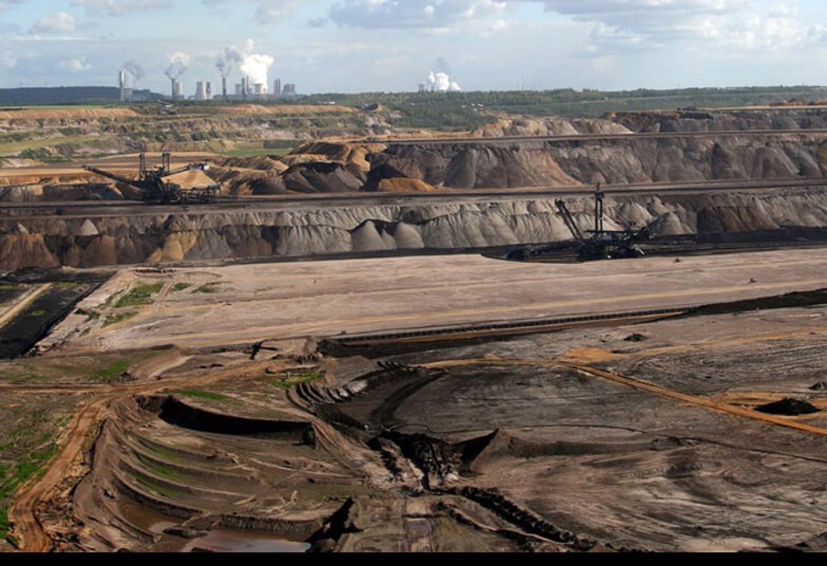 zeka50214's tweet photo. Appeal to the World: Eritrea Needs Our Attention – Now

Eritrea is a country rich in natural resources — gold, copper, zinc, potash, and more. Yet it remains one of the poorest and most oppressed nations on Earth. The brutal dictator, Isaias Afwerki, steals the wealth and keeps the people trapped in extreme poverty, repression, and modern slavery.

About 90% of Eritrea’s income comes from mining, but the money does not benefit the people. It goes straight into the dictator’s pockets to secure his power and regime. Meanwhile, millions of Eritreans live without basic rights, forced into national service that in reality is forced labor — a system of modern slavery that crushes any hope for freedom.

Eritrea is isolated by international sanctions that block investment and development. The regime even uses Ethiopian ships to export goods from its own port of Assab, symbolizing the country’s deep economic and political dependency.

The world must not turn away!

How can we allow a resource-rich country to remain in deep poverty because of one dictator’s greed?
Why does the international community ignore the regime’s grave human rights abuses and systematic exploitation?
What can we do to support the Eritrean people in their fight for freedom, dignity, and justice?
We call on everyone — individuals, organizations, governments, and international institutions — to stand with the people of Eritrea.

Let us demand:

Increased international pressure on the regime to end forced labor and guarantee human rights.
Fair distribution of the country’s natural resources for the benefit of its people.
An end to economic plundering and corruption at all levels.
Support for the courageous Eritrean people in their struggle for freedom and justice.
Eritrea’s future does not belong in the hands of a dictator — it belongs to the people who have fought for freedom for decades.

The world cannot wait any longer. Eritrea needs us now.

#Eritrea #RegimeChangeInEritrea #TransnationalRepression #BlueRevolution #EritreaAt34

https://t.co/KklPYaV6AL