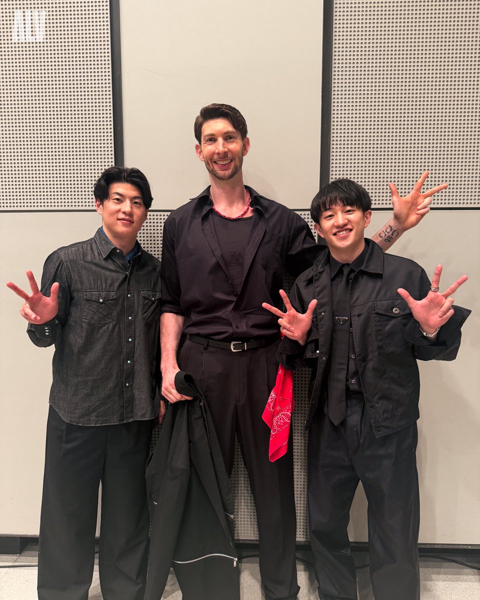 ALVARK_TOKYO's tweet image. こんな3人でも📸
WEポーズ懐かしいなーと齋藤選手🤭
#Bリーグアワード #いまここ