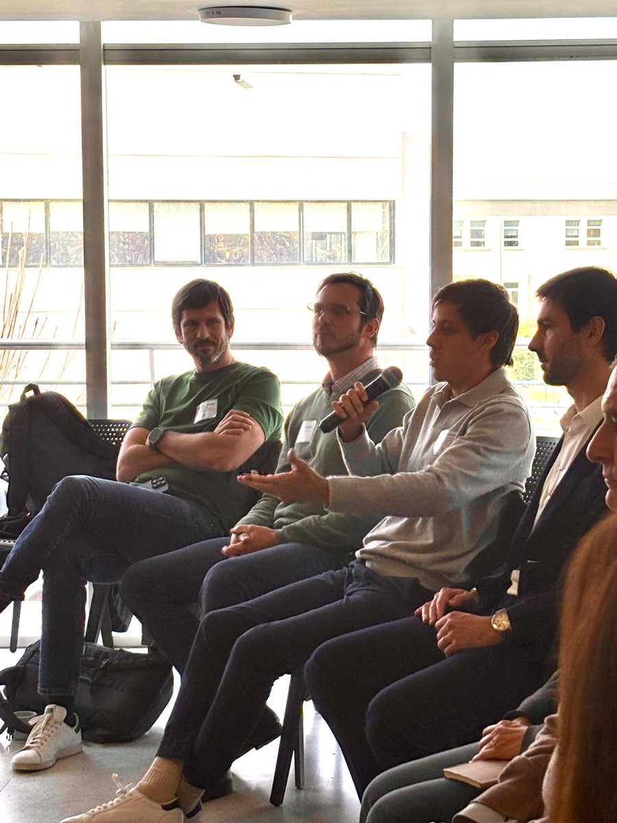 UnivAustral's tweet photo. 🌱 Realizamos el primer encuentro de #Graduados por la Sostenibilidad Austral.⁣
⁣
Volvieron a la universidad para compartir su experiencia y sumar ideas para construir juntos una red con #impactoreal.⁣
⁣
Esto recién empieza.💚⁣
⁣
#sostenibilidad https://t.co/UfqixnQWMv