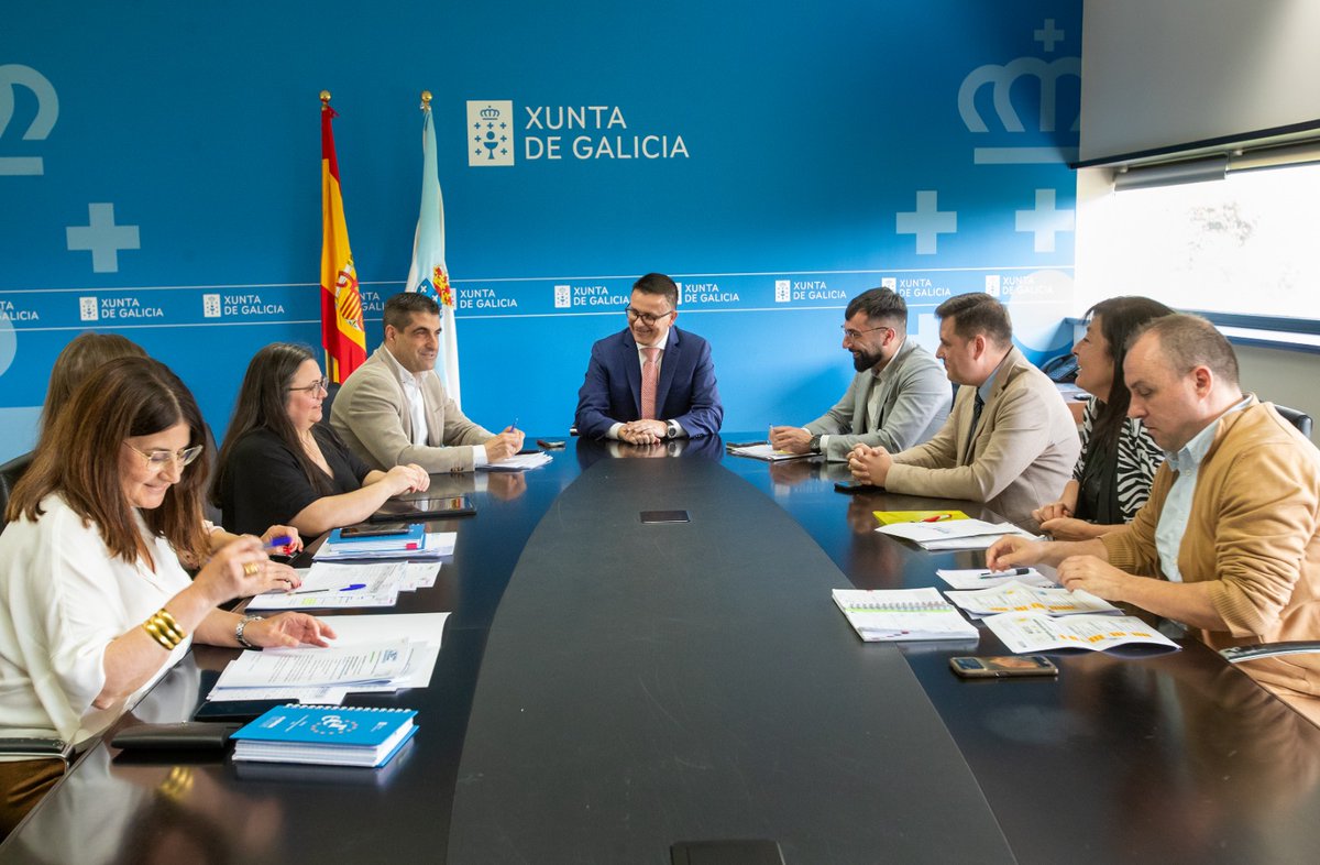 Emprego, Comercio e Emigración (@empregogal) on Twitter photo 🎖️ A <a href="/Xunta/">Xunta de Galicia</a> recoñece cunha achega extraordinaria as accións de dinamización de 5 centros comerciais pola súa innovación e valor engadido
➡️ Forman parte dos 54 centros beneficiarios das axudas a estas entidades, que contan cun investimento de 2,3 M€
ℹ️ xunta.gal/notas-de-prens… 🎖️ A <a href="/Xunta/">Xunta de Galicia</a> recoñece cunha achega extraordinaria as accións de dinamización de 5 centros comerciais pola súa innovación e valor engadido
➡️ Forman parte dos 54 centros beneficiarios das axudas a estas entidades, que contan cun investimento de 2,3 M€
ℹ️ xunta.gal/notas-de-prens…