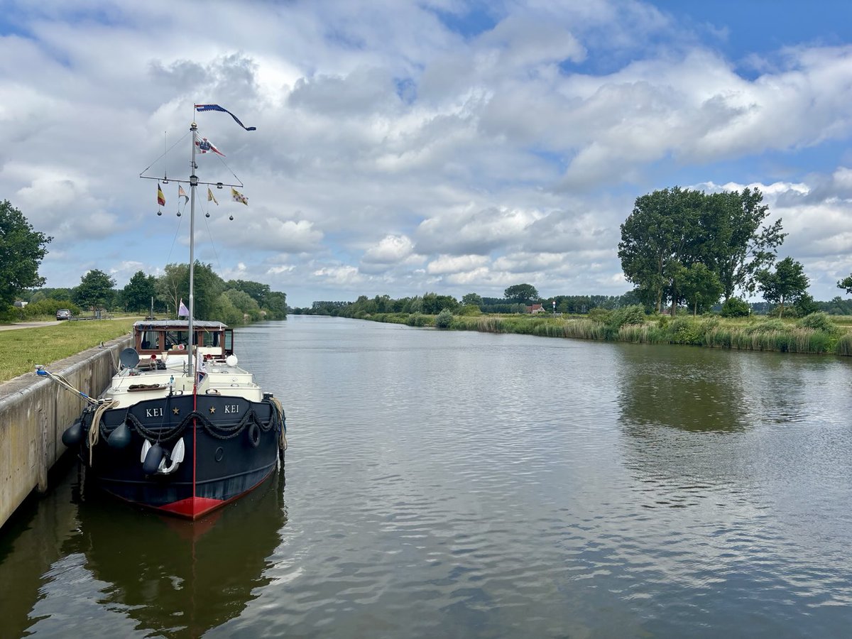 EddyMisman's tweet photo. #vrtweer @BuienradarBE @HetweerinBelgie Beernem 11u15 #lazyrun🏃♂️ https://t.co/kxhlGAbC5P