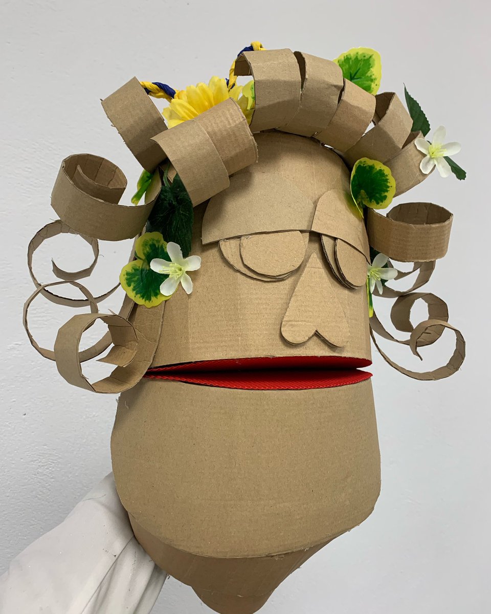 En el bosque vive un hada que no usa varita ni nada. Tiene una risa de menta y un boldo lleno de cuentos que reparte en las tormentas. En que obra de teatro va a participar? Misterio. #teatro #teatroyeducación #teatroinfantil #titeres