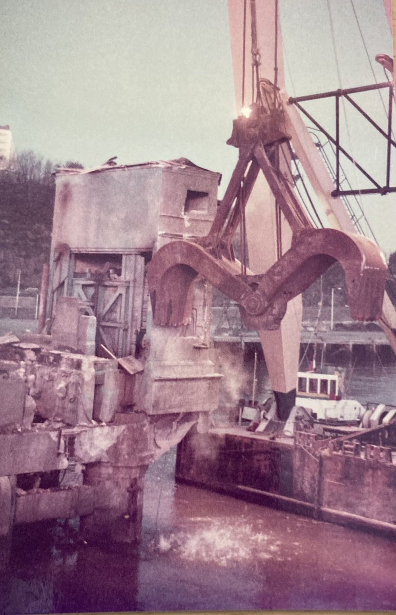 NoelHowley's tweet image. New bridge-old bridge.