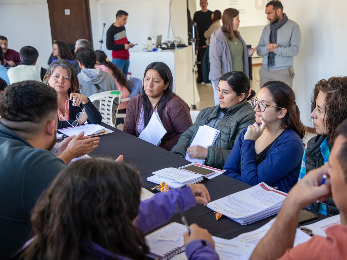 Capacitación en Gestión del Territorio para funcionarios y concejales de localidades de la región Alto Neuquén.
La actividad se dio en el marco de la elaboración de los planes de ordenamiento territorial que estamos realizando en seis ciudades de la región.