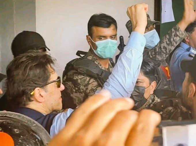 Adv Riaz Zafar (@riazxzafar) on Twitter photo جب ایک ایماندار شخص کو جھوٹے مقدمات میں قید کیا جاتا ہے تو یہ صرف اس کی نہیں، پوری قوم کی توہین ہوتی ہے۔ ہم یہ توہین برداشت نہیں کریں گے!
<a href="/Team__WoK/">Wolves of Kaptan</a>
#خان_کی_رہائی_ہی_قوم_کی_آزادی جب ایک ایماندار شخص کو جھوٹے مقدمات میں قید کیا جاتا ہے تو یہ صرف اس کی نہیں، پوری قوم کی توہین ہوتی ہے۔ ہم یہ توہین برداشت نہیں کریں گے!
<a href="/Team__WoK/">Wolves of Kaptan</a>
#خان_کی_رہائی_ہی_قوم_کی_آزادی