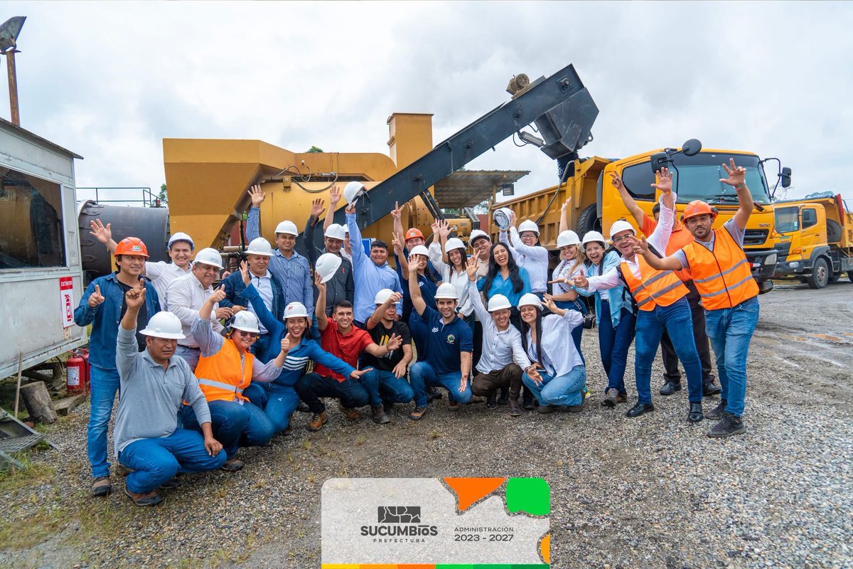 PrefSucumbios's tweet photo. 📍 Prefectura | #ModeloDeDesarrollo
🌍 ¡Sucumbíos es referente internacional en ingeniería y desarrollo vial!
Recibimos a estudiantes del Putumayo 🇨🇴 y conocieron obras que transforman: planta de asfalto, puente Aguarico y vía a cascadas.
#ObrasQueTransforman #YofrePomaPrefecto https://t.co/MmfmdWiunm