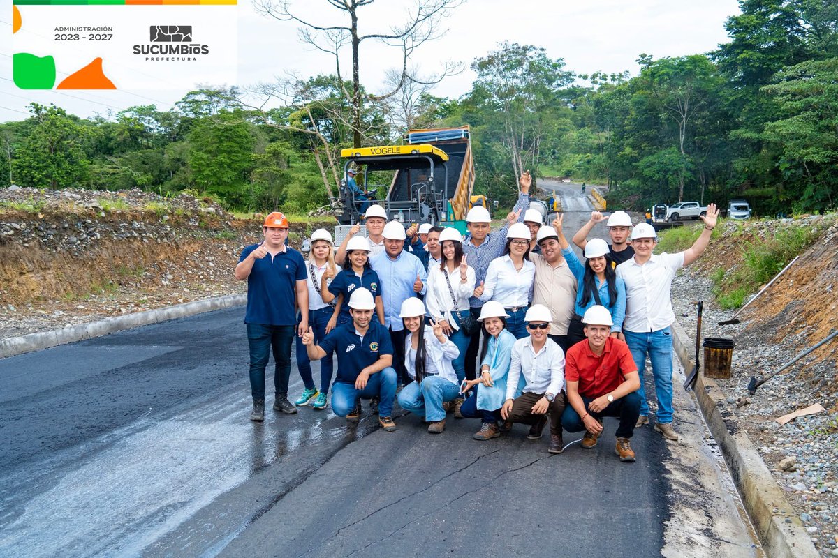 PrefSucumbios's tweet photo. 📍 Prefectura | #ModeloDeDesarrollo
🌍 ¡Sucumbíos es referente internacional en ingeniería y desarrollo vial!
Recibimos a estudiantes del Putumayo 🇨🇴 y conocieron obras que transforman: planta de asfalto, puente Aguarico y vía a cascadas.
#ObrasQueTransforman #YofrePomaPrefecto https://t.co/MmfmdWiunm