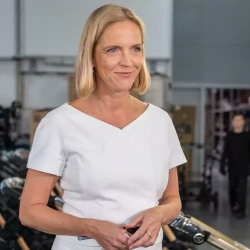 Dla przyszĺej Pierwszej Damy Polski.👍👏👍
Witam w pałacu prezydenckim.