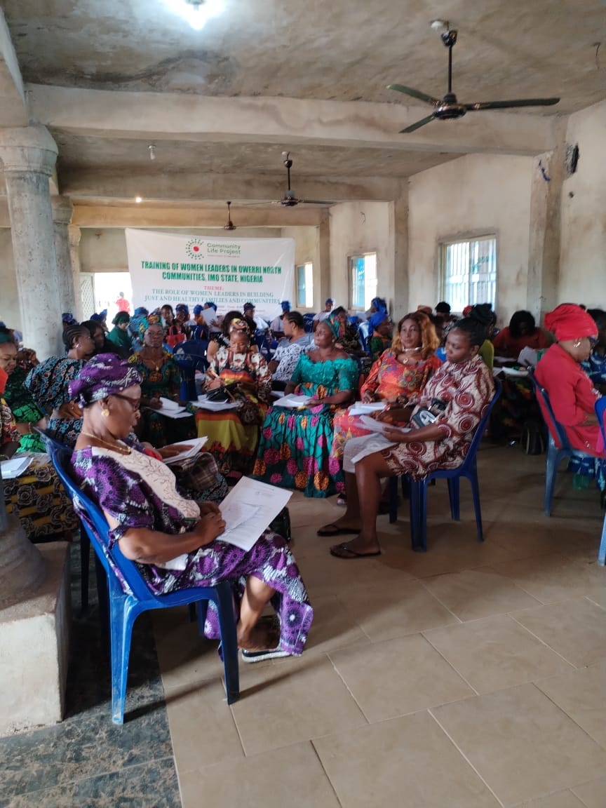 At Umuorii Women Hall, the women of Owerri North gathered not just to sit and listen but to question, learn, and lead. From defining justice to unpacking harmful cultural norms, the room echoed with truth, resolve, and hope.
 #WomenLeaders #JustFamilies  #InclusiveCommunities