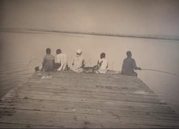 #Kisumu

"..Fishing on a pier.."

(c.   1952)