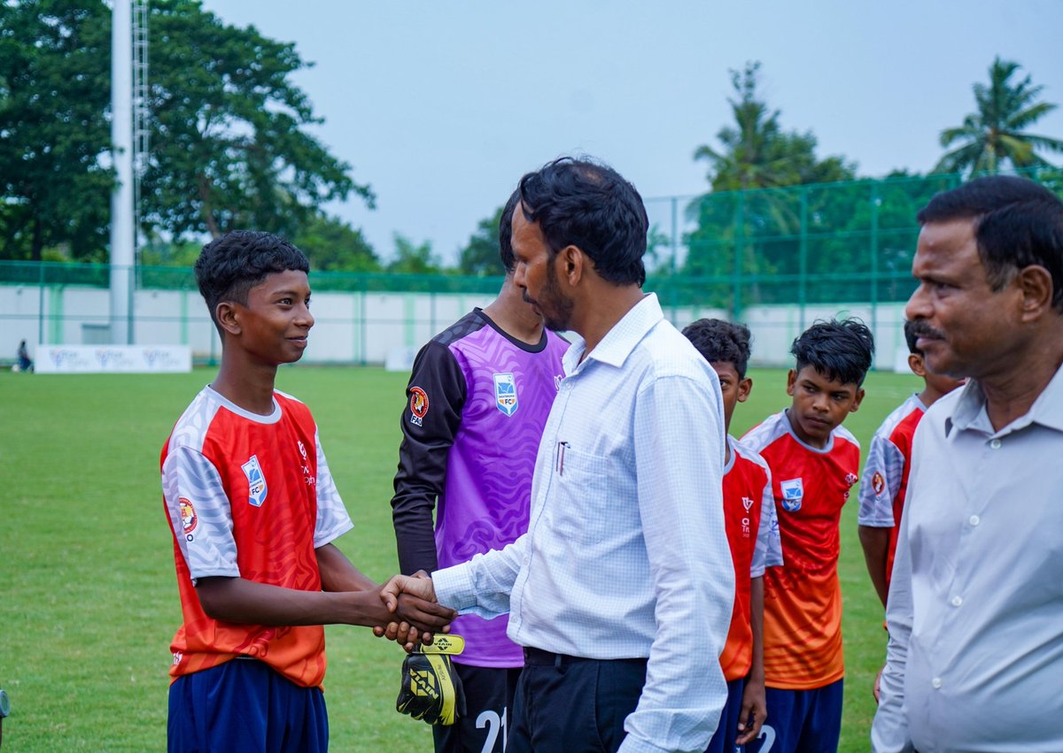 ସିଏମ୍ ଟ୍ରଫି, ୧୫ ବର୍ଷରୁ କମ୍ ଆନ୍ତଃ ଜିଲ୍ଲା ଫୁଟବଲ୍ ଚାମ୍ପିୟନସିପର ଆଜିର କେନ୍ଦ୍ରାପଡ଼ା ଓ ଜଗତସିଂହପୁର ମଧ୍ୟରେ ହୋଇଥିବା ମୁକାବିଲାରେ, କ୍ରୀଡ଼ା ବିଭାଗର ଅତିରିକ୍ତ ସଚିବ, ଶ୍ରୀ ଅଶୋକ କୁମାର ପଣ୍ଡା ଏବଂ ବିଭାଗର ବରିଷ୍ଠ ଅଧିକାରୀମାନେ ଯୋଗଦେଇ ଖେଳାଳୀମାନଙ୍କୁ ଶୁଭେଚ୍ଛା ଜଣାଇଥିଲେ।

#OdishaForSports #CMTrophy