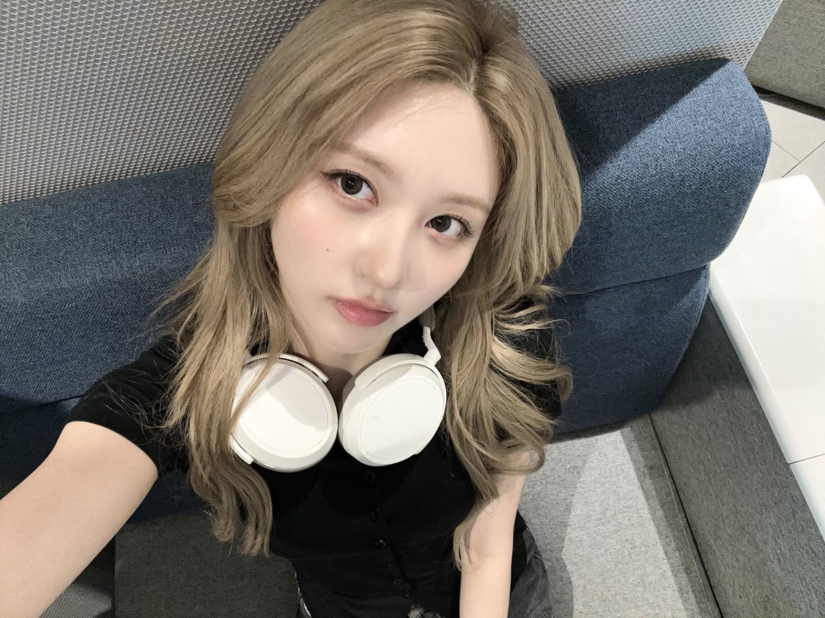 gaeulspic's tweet photo. 🫧🍁 https://t.co/dmmRQh5Y96