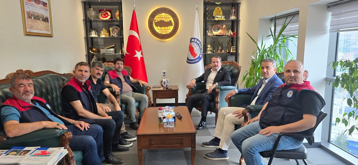 İbrahim COŞKUN (@ibrahimcoskun63) on Twitter photo Memur-Sen ve Eğitim-Bir-Sen G. Başkanımız <a href="/_aliyalcin_/">Ali YALÇIN</a> ile eğitimi ve toplu sözleşme çalışmaları ile ilğili gündemi konuştuk.
G.başkanımıza gayretlerinden dolayı teşekkür ediyor,başarılar diliyorum.
<a href="/AbdullahCati/">Abdullah ÇATI</a> <a href="/tekdemiRamazan/">Ramazan Tekdemir</a> <a href="/h_ibrahimtemiz/">Halil İbrahim TEMİZ</a> <a href="/aselamdemir47/">Abdulselam DEMİR</a> Memur-Sen ve Eğitim-Bir-Sen G. Başkanımız <a href="/_aliyalcin_/">Ali YALÇIN</a> ile eğitimi ve toplu sözleşme çalışmaları ile ilğili gündemi konuştuk.
G.başkanımıza gayretlerinden dolayı teşekkür ediyor,başarılar diliyorum.
<a href="/AbdullahCati/">Abdullah ÇATI</a> <a href="/tekdemiRamazan/">Ramazan Tekdemir</a> <a href="/h_ibrahimtemiz/">Halil İbrahim TEMİZ</a> <a href="/aselamdemir47/">Abdulselam DEMİR</a>