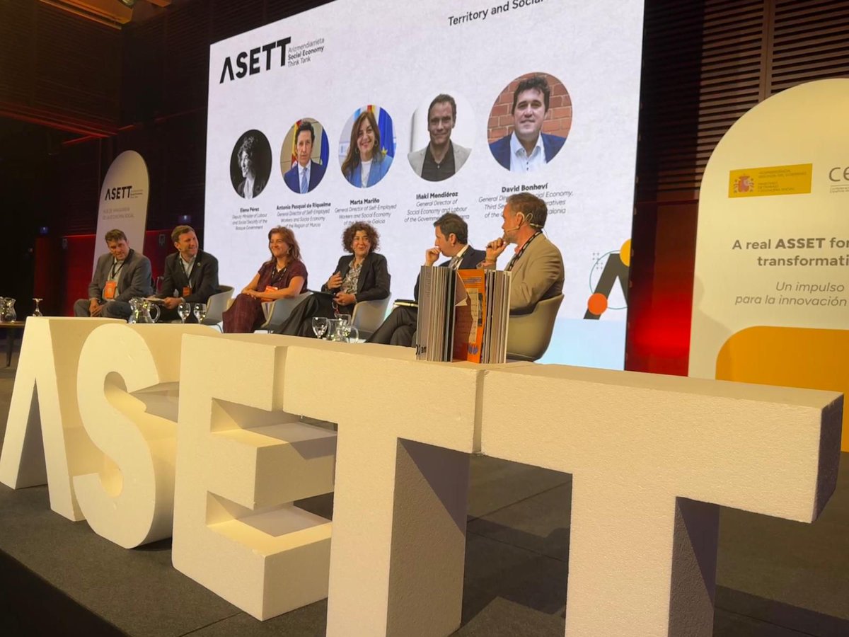 Ekonomia_ejgv's tweet photo. La Viceconsejera de Trabajo y Seguridad Social y presidenta de #ASETT, @Elenapeba, ha participado hoy en la Mesa de Administraciones públicas “Territorio y Economía Social", celebrada en el marco del #foroasett2025 de #EconomíaSocial. https://t.co/tigHBGXWID