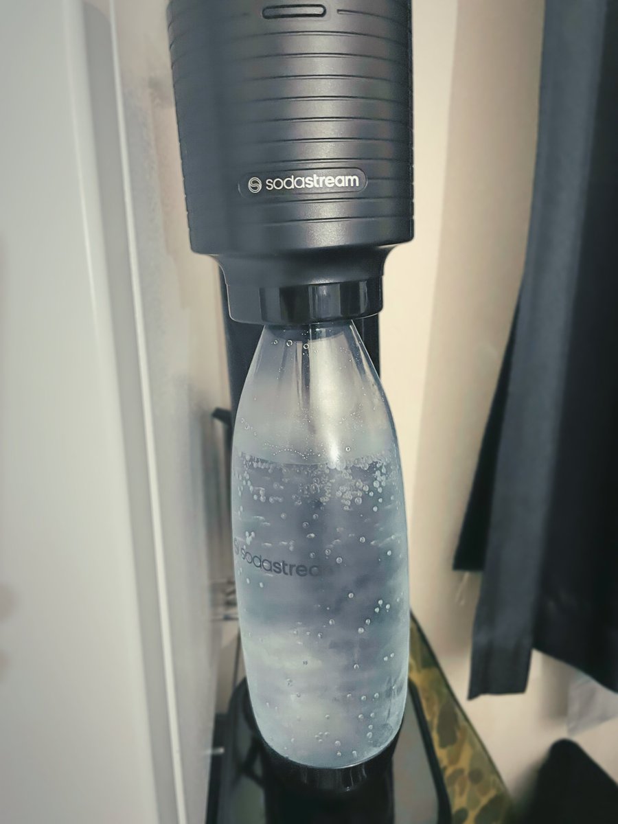 ソーダストリーム
手動式の一番安いモデルだけどかなり満足度高い
