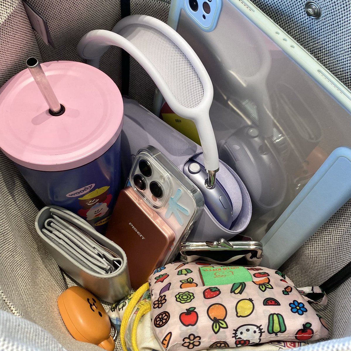 blueblo0ms's tweet photo. กระเป๋าหรือหลุมดำ 😮‍💨🕳️ https://t.co/nXvS3cImDq
