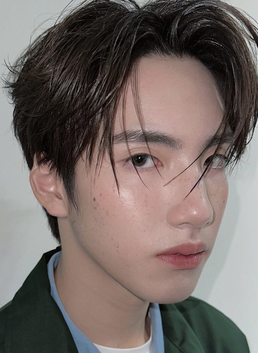 kimjongaa's tweet photo. หล่อตาแตกมาก กระบนหน้านางโตตรจะมีเสน่ห์ https://t.co/FboBbabLwY