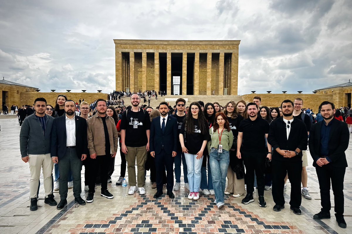 MAYA Genç Düşünce Platformu olarak Avrupa’nın farklı ülkelerinden gelen genç arkadaşlarımızın Ankara’daki son günlerinde Ulu Önderimiz Gazi Mustafa Kemal Atatürk’ün ebedi istirahatgahı Anıtkabir’i ziyaret ettik.