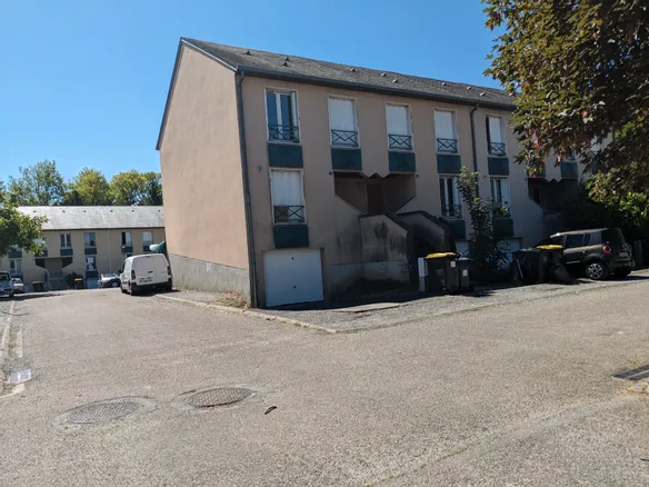 Un bébé grièvement blessé après sa chute d'un balcon, à Bourges 
leberry.fr/bourges-18000/…
