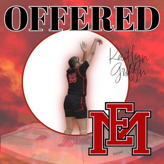 🦋Holly Moncrief🦋 tweet media