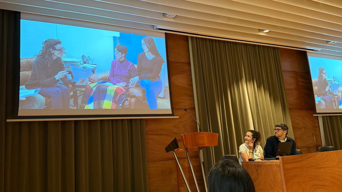 👉 Professionals de <a href="/primariaicscat/">Atenció Primària i a la Comunitat de l'ICS</a> de Baix Llobregat comparteixen una jornada d'experiències professionals per a millorar l'atenció del pacient amb malaltia crònica per garantir-li un servei de qualitat. #Crònic-x