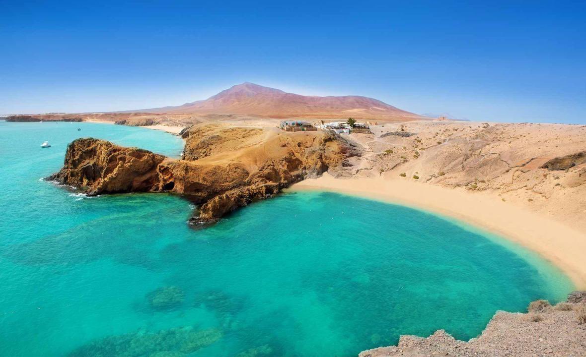 ¡Feliz Día de Canarias! 
Hoy celebramos nuestras raíces, cultura, paisajes únicos y ese espíritu isleño que nos une. 

Por nuestra biodiversidad, nuestro mar y nuestra gente.
¡Brindemos por nuestras 8 islas llenas de historia y corazón! 💛💙🇮🇨