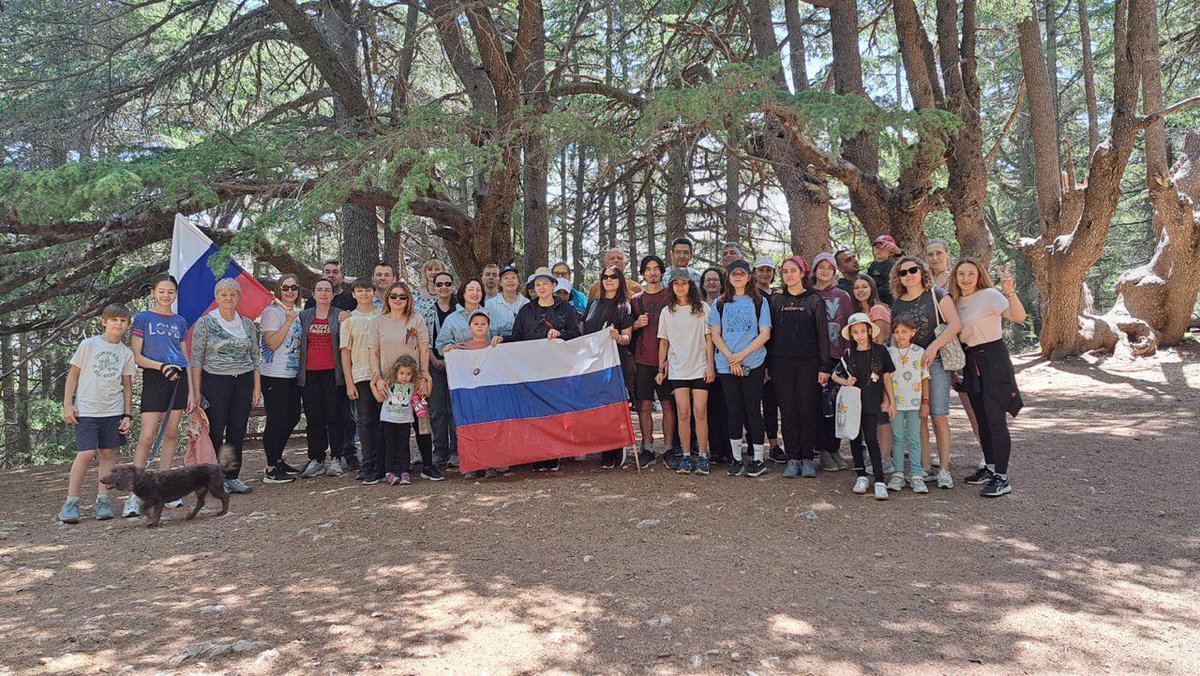 rsgov's tweet photo. Memorial gardens take root across 20+ countries through Russian House initiative: https://t.co/iVxPU6J8pz

#Russia #GardenOfMemory #Victory80 https://t.co/uMzrYhUHso