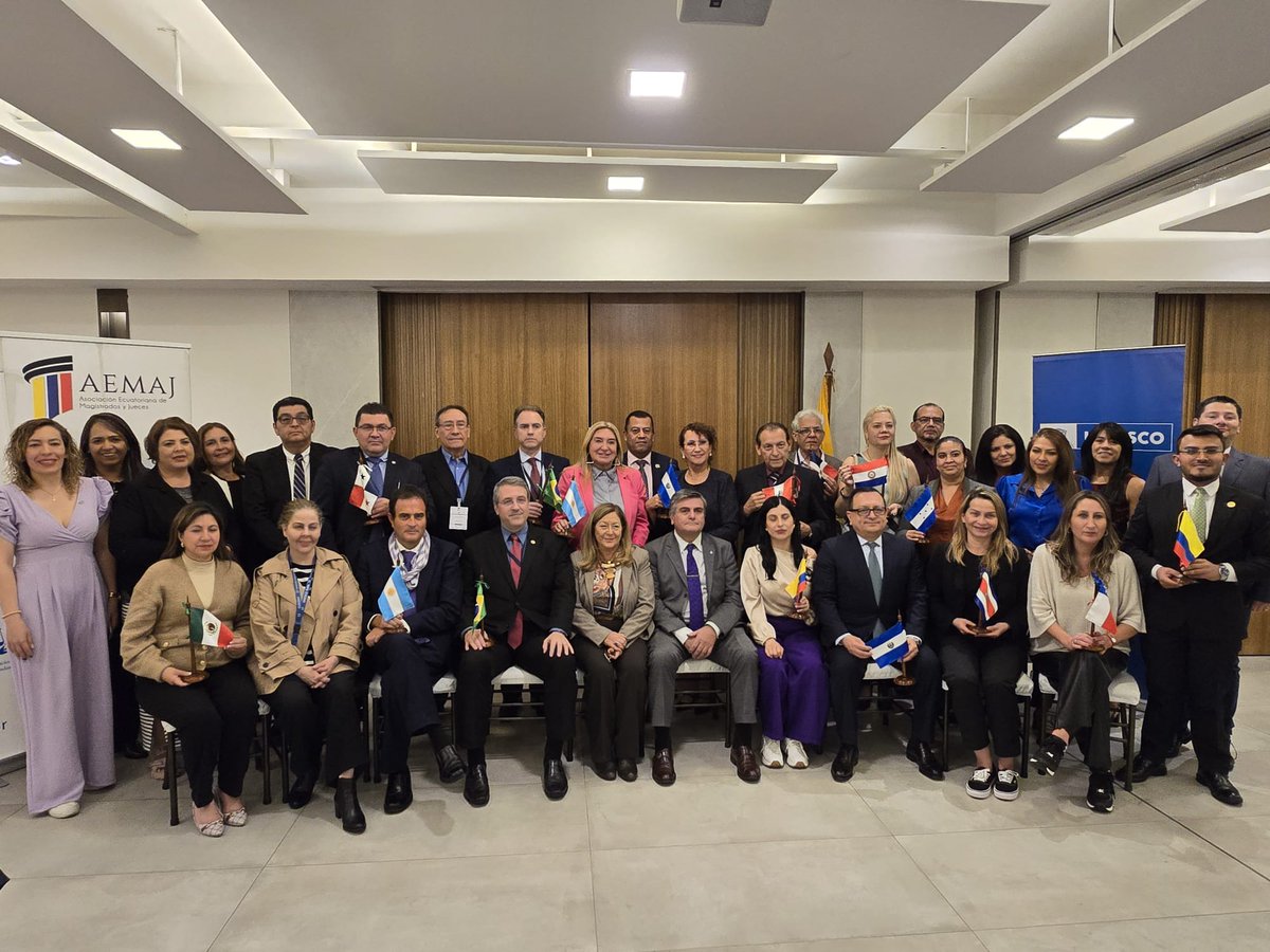 UNESCOQuito's tweet photo. Trabajamos junto a jueces de América Latina por un uso ético de la IA en la justicia en el Congreso de FLAM en Quito. @UNESCO capacitó con su Caja de Herramientas sobre IA y Estado de Derecho. 
+info: https://t.co/6obOV6z5L2 #JusticiaDigital #ÉticaIA #FLAM https://t.co/Ow0QwfNZdR