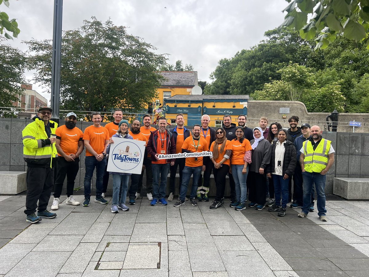 TallaghtComCo's tweet image. Thanks to #AWSinCommunities for their volunteer day with Tallaght village Tidy Towns today. #partners 

@TidyTownsIre