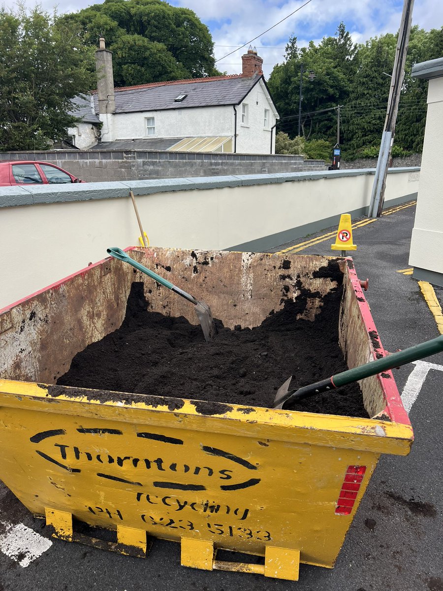 TallaghtComCo's tweet image. Thanks to #AWSinCommunities for their volunteer day with Tallaght village Tidy Towns today. #partners 

@TidyTownsIre