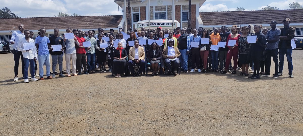The event was graced by distinguished guests including; KALRO Seeds Director Mr. Robert Musyoki, KSA Deputy Director Madam Pauline Njage and officer in charge KSA Thika campus, Engineer Gordon Nyakiti.
