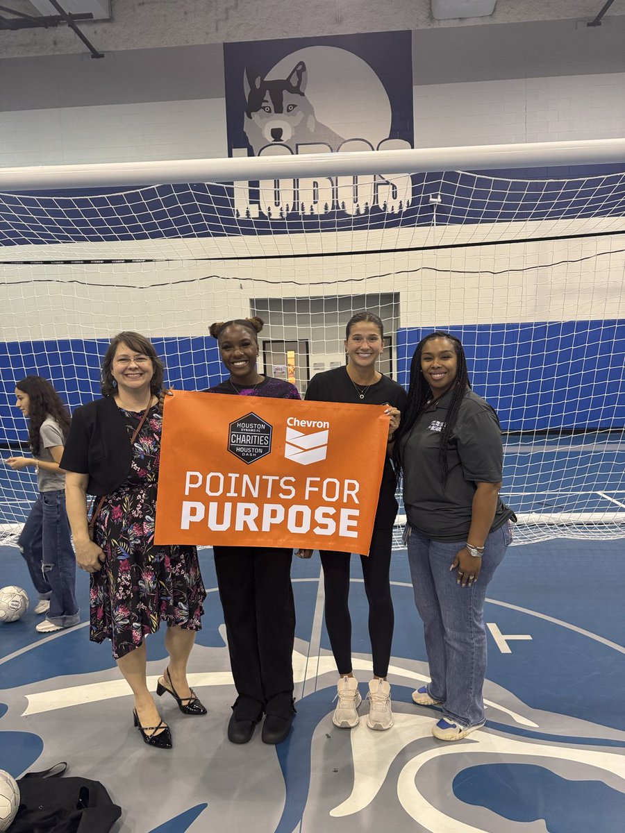 TheOSTDoc's tweet image. Houston Dash players visited Chavez high to share how they made it to the pros. #MakingAfterSchoolCool #HCDE #CASEForKids.