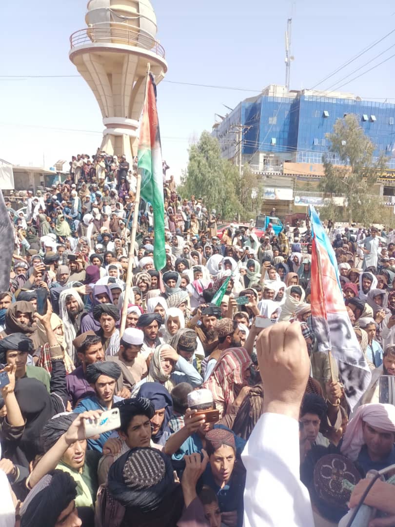 قال الرسول ﷺ: ترى المؤمنين في توادهم وتراحمهم وتعاطفهم كمثل الجسد إذا اشتكى عضواً تداعى له سائر جسده بالسهر والحمى.
#نحن_مع_غزة