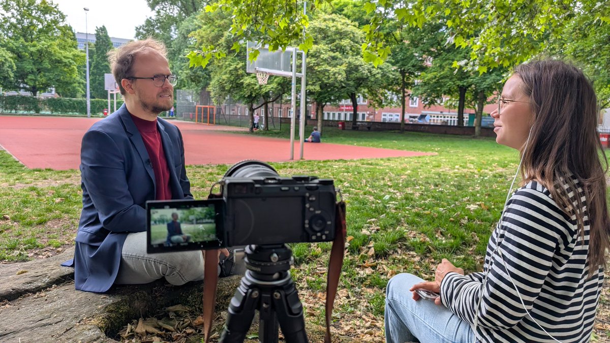 Im Interview mit Kim Kristin Mauch, die einen Beitrag für das NDR-Medienmagazin ZAPP macht. Ich soll etwas zu Lehrkräften als Social-Media-Influencer*innen sagen. Für mich verläuft das Spannungsfeld entlang der Rolle von Schüler*innen: Sind sie Objekt oder Subjekt der Videos?