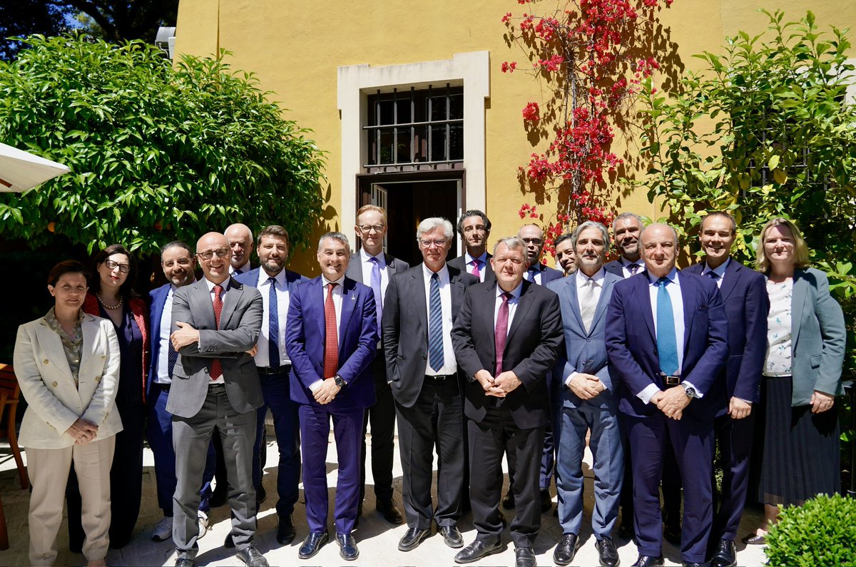 Denmark MFA 🇩🇰 (@danishmfa) on Twitter photo UM <a href="/larsloekke/">Lars Løkke Rasmussen</a>: “Frokostmøde med danske og italienske virksomheder om muligheder og udfordringer ved at drive forretning i Italien, Danmark og Europa. Italien er verdens 8. største økonomi og vores 11. største eksportmarked – fortsat mange markedsmuligheder for 🇩🇰 virksomheder.” UM <a href="/larsloekke/">Lars Løkke Rasmussen</a>: “Frokostmøde med danske og italienske virksomheder om muligheder og udfordringer ved at drive forretning i Italien, Danmark og Europa. Italien er verdens 8. største økonomi og vores 11. største eksportmarked – fortsat mange markedsmuligheder for 🇩🇰 virksomheder.”