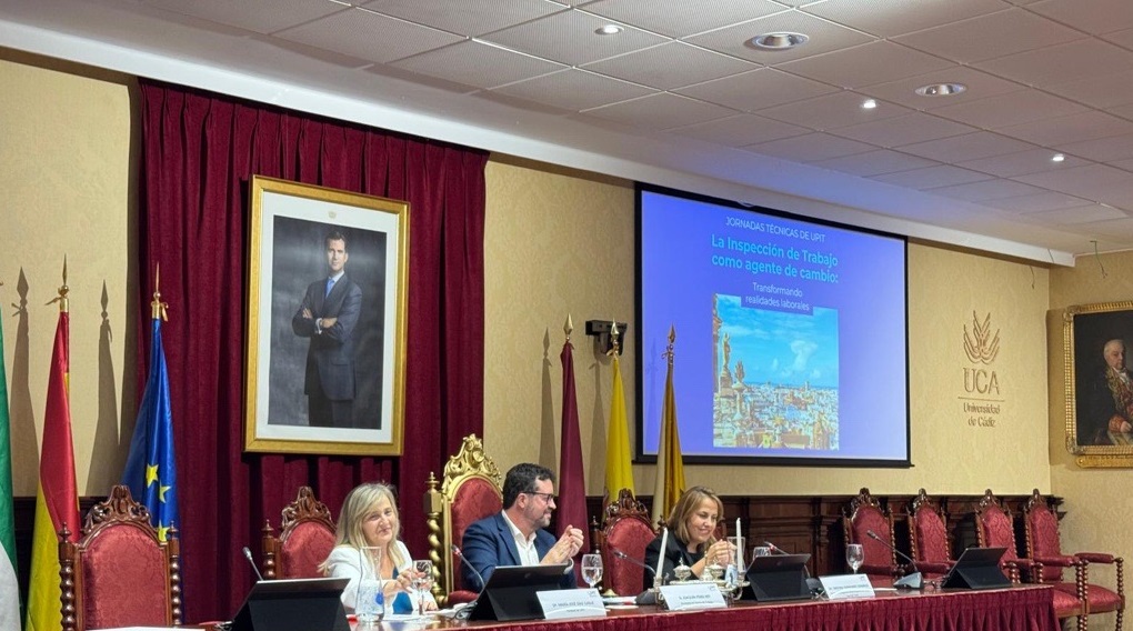 👉 Joaquín Pérez Rey, Secretario de Estado de Trabajo, Cristina Fernández, directora general de la ITSS, y Mª José Díaz Luque, portavoz de UPIT, han clausurado este viernes las Jornadas de <a href="/UPIT_ITSS/">UPIT</a> sobre el tema "La ITSS como agente de cambio: transformando realidades".