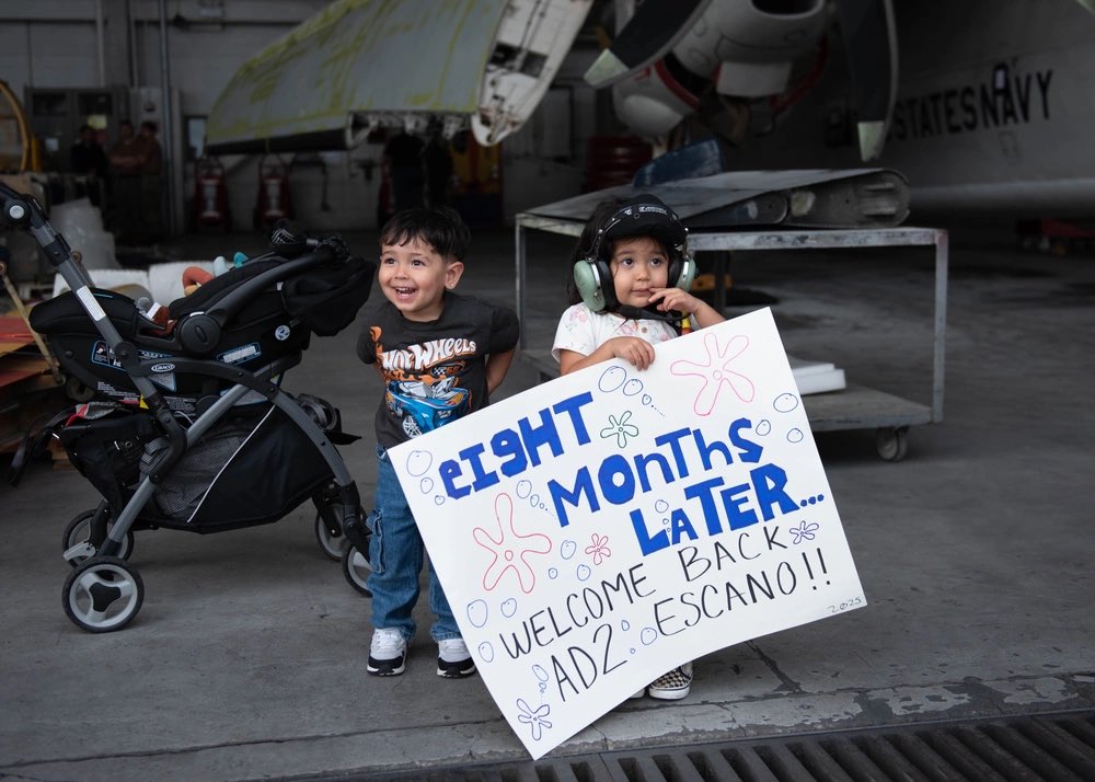 U.S. Fleet Forces (@usfleetforces) on Twitter photo Welcome home Fleet Logistics Support Squadron (VRC) 40! 🥳
VRC-40 returned to Naval Station Norfolk yesterday following an eight-month deployment to the U.S. 5th and 6th Fleet areas of operations with the <a href="/USSHARRYSTRUMAN/">USS Harry S. Truman (CVN 75)</a>. Welcome home Fleet Logistics Support Squadron (VRC) 40! 🥳
VRC-40 returned to Naval Station Norfolk yesterday following an eight-month deployment to the U.S. 5th and 6th Fleet areas of operations with the <a href="/USSHARRYSTRUMAN/">USS Harry S. Truman (CVN 75)</a>.