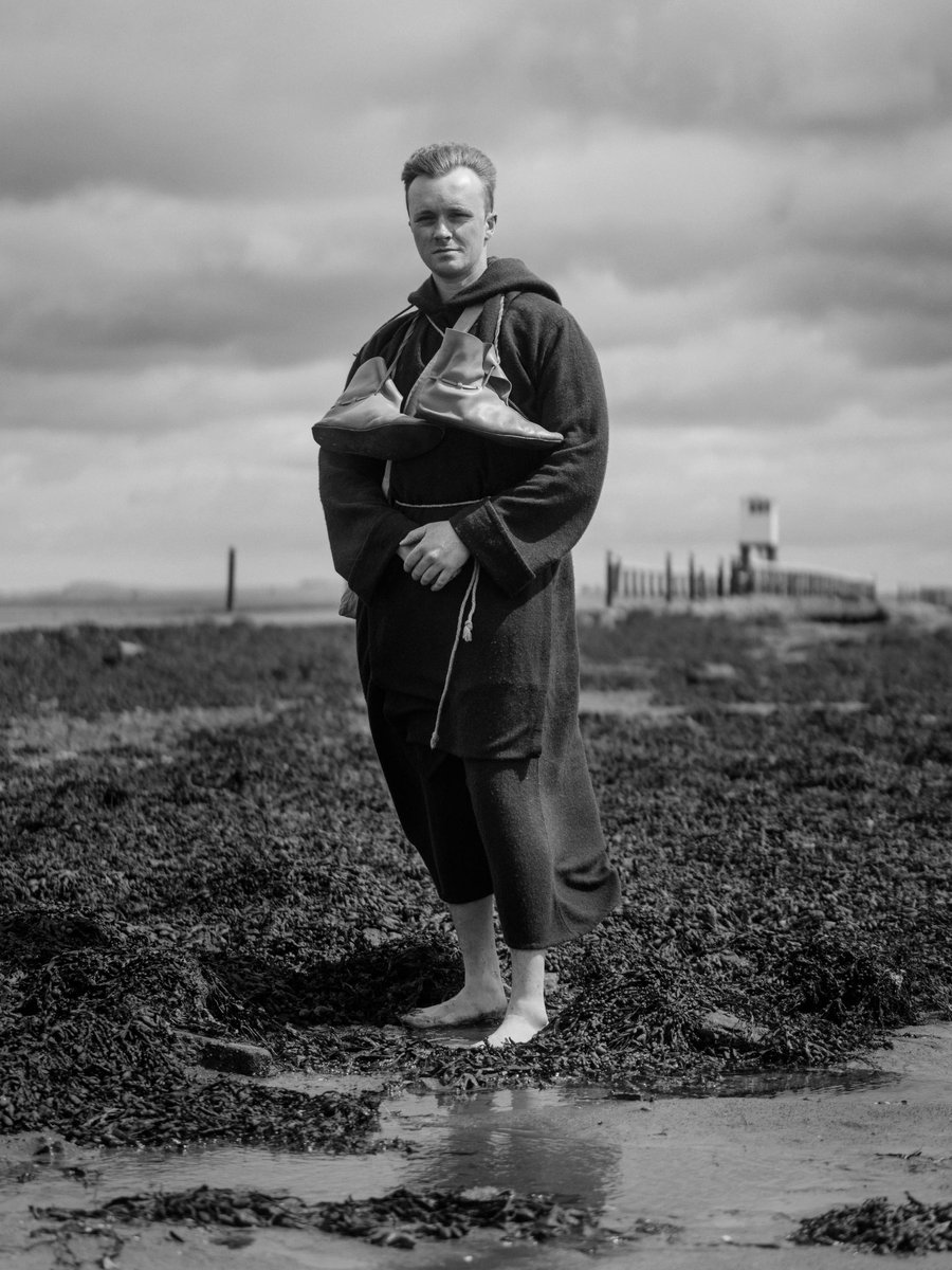 seantuck's tweet photo. The light was terrible and the wind was blowing a gale, but I’m glad I stopped to ask Wilfrid if I could make his portrait.

#portrait #portraitphotography #naturalightportrait #pilgrim #holyisle #lindisfarne #sonya7r #zeiss55mmf18 #robes #shoes #barefoot https://t.co/H26DwQQCqN