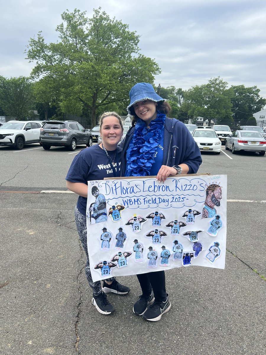 DiFloraA's tweet photo. Happy Field Day! Annual photos continue!! 😇 https://t.co/fNqsAYf7Jv