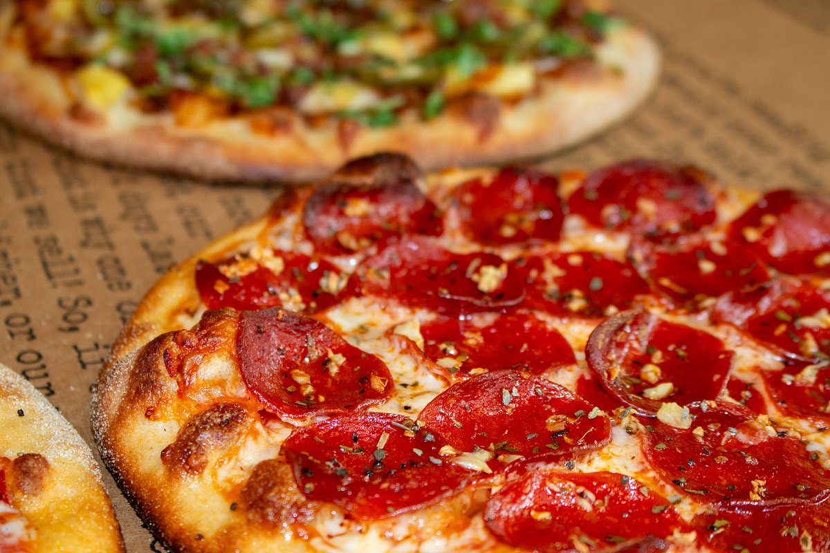 Zalat's Pepperoni Masterclass Pizza!

Indulge in our flavor-packed 9" mini pizza with fresh garlic, cracked black pepper, and All-Beef pepperoni. Elevate your pizza experience today!

#ZalatPizza #FlavorExplosion