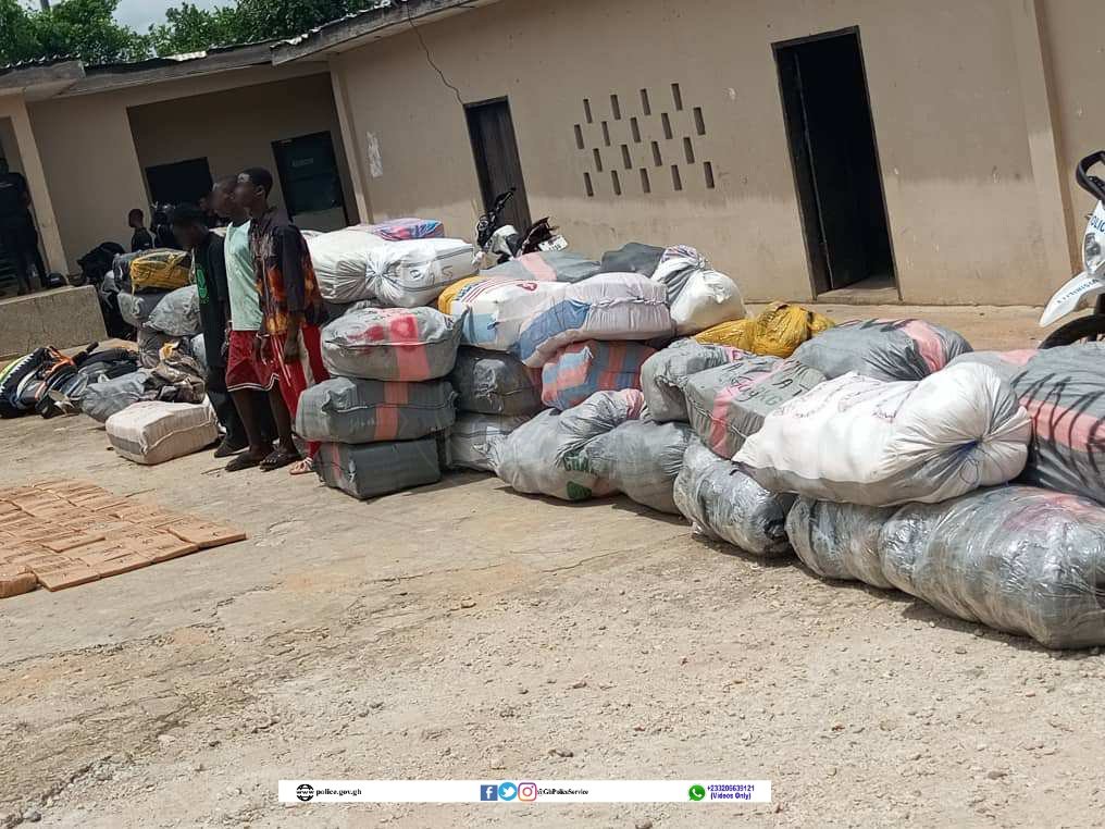GhPoliceService's tweet photo. POLICE INTERCEPT LARGE QUANTITIES OF SUSPECTED INDIAN HEMP ON VOLTA LAKE; THREE SUSPECTS ARRESTED https://t.co/qlpgRBPzwQ