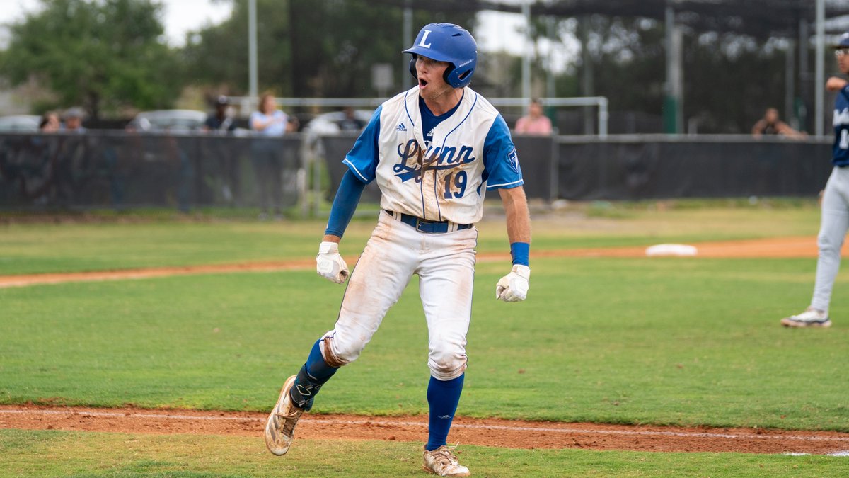 Fowler earns All-American honors from ABCA/Rawlings, CCA, NCBWA ow.ly/tA0350W1MV5 #FightingKnights