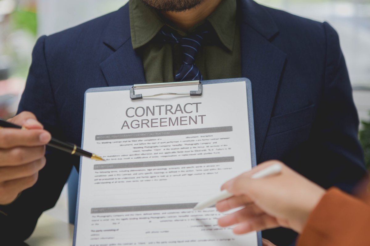 Selling your home? Don’t overlook the listing fee — it’s a major part of your total commission.

This breakdown shows what you're paying for, how to negotiate, and how to avoid hidden costs.

Get the full scoop 👉 hubs.li/Q03pHQCs0