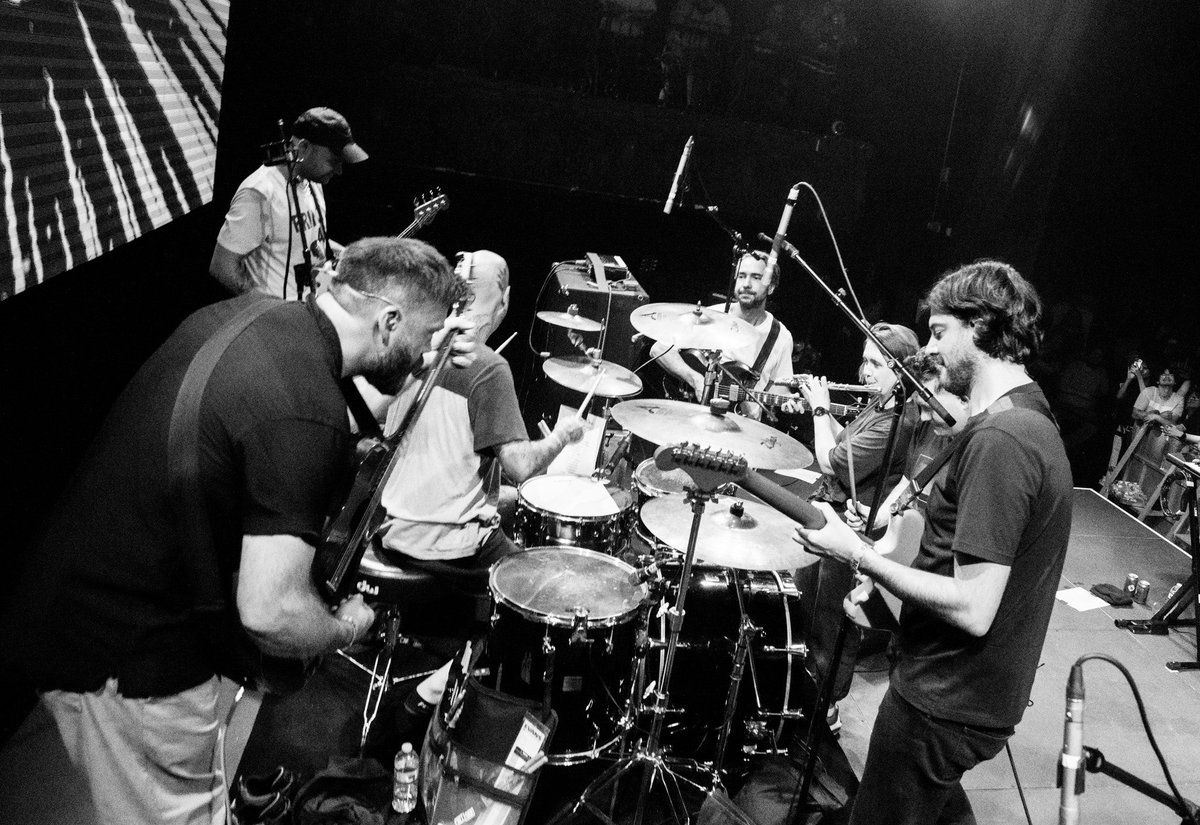LosCampesinos's tweet image. COLUMBUS, OHIO: it’s Friday Night and Los Camp! are in town playing a rock concert at King of Clubs!
Doors: 7
Empty Country: 8
LC!: 9:15
Fin: 11
Join us in the pit. Last tickets here:
🎟️ linktr.ee/loscampesinos