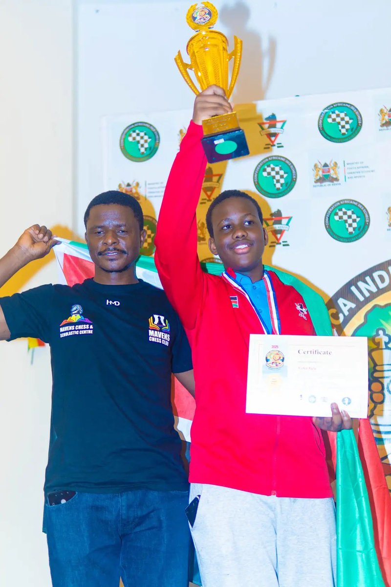 BerniceWambui22's tweet image. 2/ 🌟 Special salute to @thegiftofchess volunteers! 🎉 Kuka Kyle and Erica Muturi won GOLD, while Nathaniel Manyeki bagged SILVER - all three are youth leaders and volunteers with @thegiftofchess ! Leading by example both on and off the board. @Tunde_OD 
 #ChessForGood