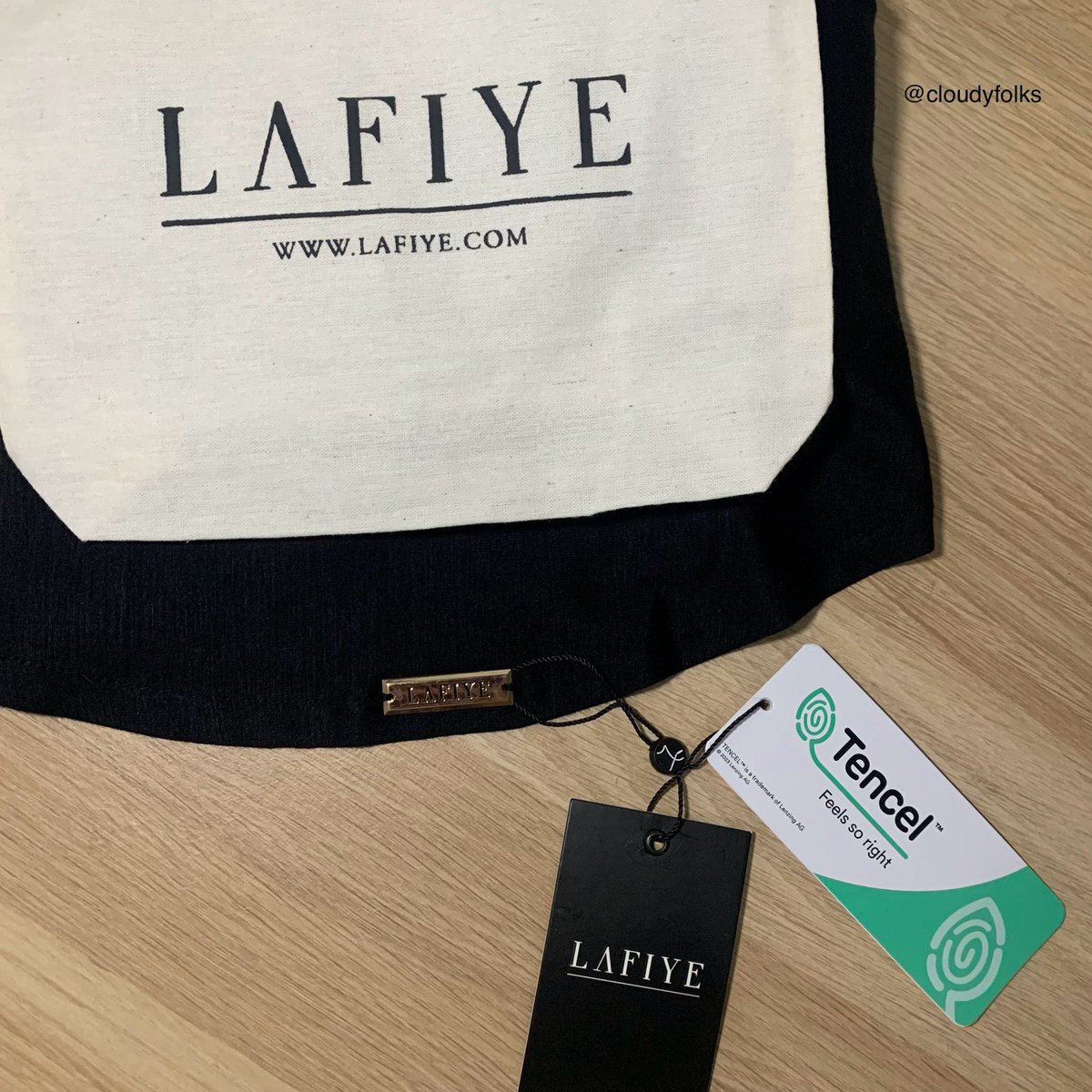 cloudyfolks's tweet photo. awalnya kepo, senyaman dan se-worth it apasih lafiye⁉️

kerudung pertamaku dari lafiye, dan udah bikin aku pengen koleksi warna lainnya. dari warna, bahan, dan feelnya semuanya perfect untuk first impression, dan ternyata super duper worth it!✨🌷 https://t.co/LvpCJSw4gl