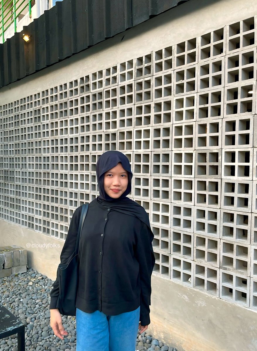 cloudyfolks's tweet photo. awalnya kepo, senyaman dan se-worth it apasih lafiye⁉️

kerudung pertamaku dari lafiye, dan udah bikin aku pengen koleksi warna lainnya. dari warna, bahan, dan feelnya semuanya perfect untuk first impression, dan ternyata super duper worth it!✨🌷 https://t.co/LvpCJSw4gl