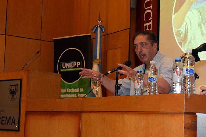 💯En el encuentro del miércoles 28, pro iniciativa privada, organizado por @unepp_ar, y que tuve el honor de conducir, dijo el economista <a href="/lacha/">lacha</a>  que “no estamos en un plan económico, sino en un serio intento de cambio de régimen”, y la cuestión está enmarcada al sostener que “un