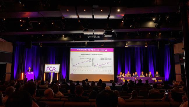 TCTMD (@tctmd) on Twitter photo The latest FLAVOUR trial results find that FFR-guided PCI is as safe and effective as IVUS-guided PCI for intermediate coronary lesions, as reported at #EuroPCR2025. For more from Bon-Kwon Koo and <a href="/DavidErlinge/">David Erlinge</a>, read here: tctmd.com/news/flavour-c… The latest FLAVOUR trial results find that FFR-guided PCI is as safe and effective as IVUS-guided PCI for intermediate coronary lesions, as reported at #EuroPCR2025. For more from Bon-Kwon Koo and <a href="/DavidErlinge/">David Erlinge</a>, read here: tctmd.com/news/flavour-c…
