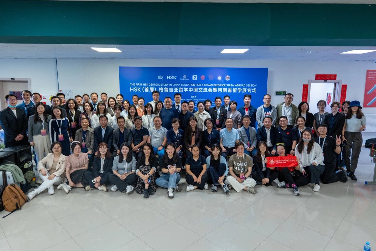 5月18日，👏HSK和近60所中国大学在第比利斯成功举办首届“HSK（首届）🇨🇳🇬🇪格鲁吉亚留学中国交流会，超200名中文学习者及家长来到现场咨询来华留学政策和奖学金信息学习📖🎓。
HSK and 60 Chinese universities held the Georgia first Study in China Fair in #Tbilisi on May 18. 200+ Chinese